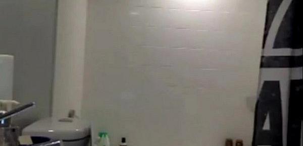  Mia Khalifa tomando banho ao vivo CDG
